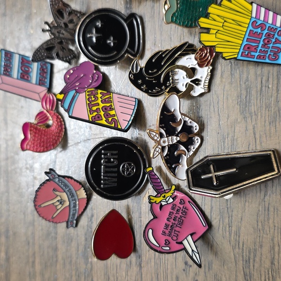 18pc Witch Themed Enamel Pins Wednesday, Coffin, Girl Power Etc - Picture 2 of 3